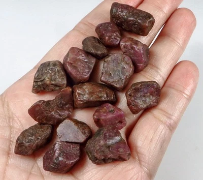 Muestra de rubí estrella roja natural sin calefacción 200 quilates faceta áspera YRX2855 Foto 1 de 3
