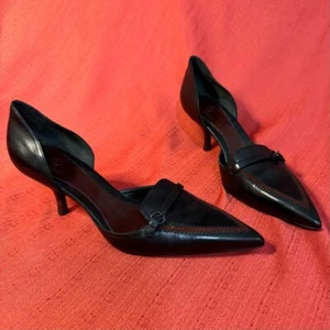 Zapatos de salón COLE HAAN D'Orsay puntiaguda negros, detalle de gamuza borgoña, talla 8,5, usados en excelente estado - Imagen 1 de 9
