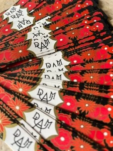 LOT  100 ETIQUETTES  BANDES  12.5cm /SAVON/  PARFUM  LABELS OLD  SCRAPBOOKING - Imagen 1 de 3