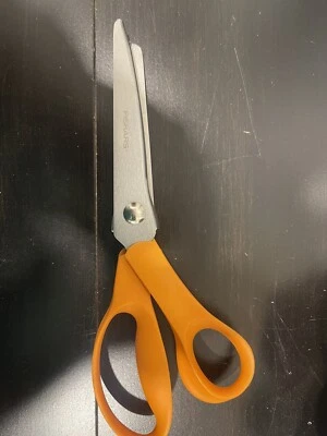 Fiskars Pinking Shears Scissors 9 Inches Long Zig Zag 194450-1002 - Image 1 of 4