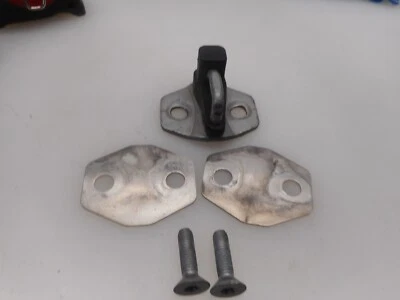 2004 LAND ROVER DISCOVERY II REAR CARGO DOOR STRIKER - Image 1 of 4