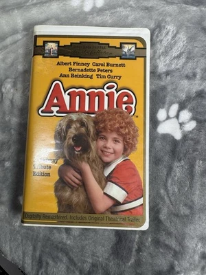 Annie VHS 1982, 1997 Clamshell Carol Burnett Tim Curry **Buy 2 Get 1 Free** - Image 1 of 3