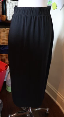 Falda negra estilo pequeño Max Mara ocio jersey de algodón minimalista midi Foto 1 de 4