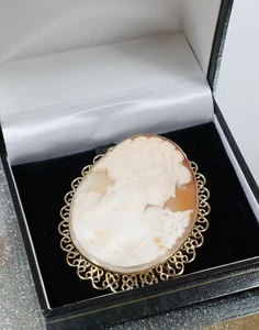 Large 9ct Gold Fully Hallmarked Shell Cameo of a Pretty Lady Lovely Setting - Picture 1 of 6