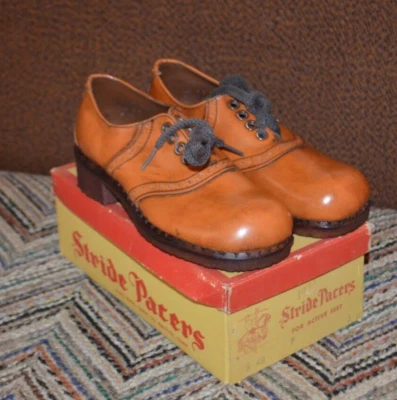 Nuevo de Lote Antiguo Años 70 Cuero Marrón Suela de Goma Zapatos de Vestir Niño Talla 3 con Caja EE. UU. Foto 1 de 4