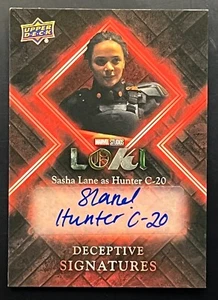 2023 Marvel Loki Sasha Lane as Hunter C-20 Deceptive Signatures AUTO DS-SL - Foto 1 di 2