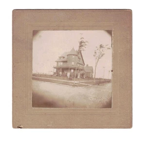 Antiguo gabinete tarjeta foto gran casa victoriana de tejas con torreta, garaje - Imagen 1 de 2