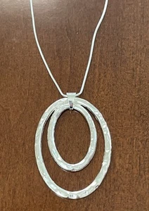 Collar Colgante Doble Círculo Cadena Suéter Largo Tono Plata Modernista - Imagen 1 de 7