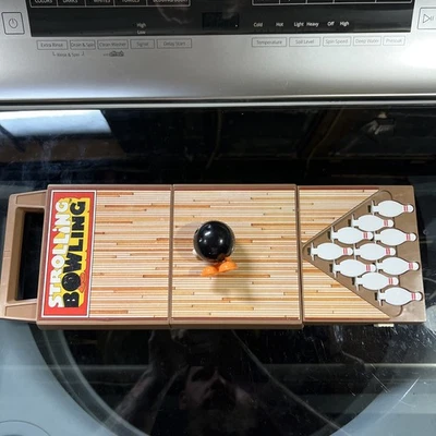 Juego de cuerda de bolos Tomy Strolling 1980 vintage, la pelota no funciona Foto 1 de 3