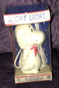 VINTAGE SNOOPY NIGHT LIGHT NAN SAN SEALED PEANUTS - Foto 1 di 5