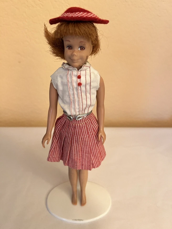 TRAJE VINTAGE DE NIÑA ESCOLAR Mattel barbie skipper #1921 años 60 Foto 1 de 4