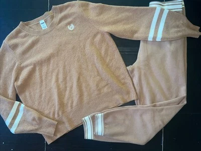 Victoria's Secret VARSITY 针织套装 L 针织 + L 慢跑裤 TOFFEE 白色条纹 — 第 1/4 张图片