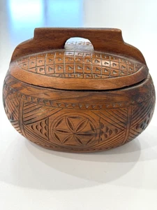 Caja ovalada de madera tallada Tokelau Islas del Pacífico Sur con tapa baratija joyería arte - Imagen 1 de 14