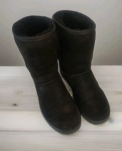 UGG Australia 5275 Ultimate Short Black Leather Women's Size 8 Fur Lined Boots - Picture 1 of 7