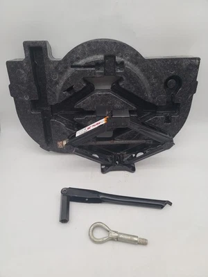 Chevrolet Cruze 2011-2019 OEM kit de gato de emergencia con herramientas para neumático de repuesto Foto 1 de 4