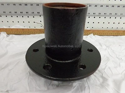 Chevy K10 Hub Assembly 4X4 1977 78 79 80 81 82 83 84 85 86 87 GMC K1500 OEM - Image 1 of 4