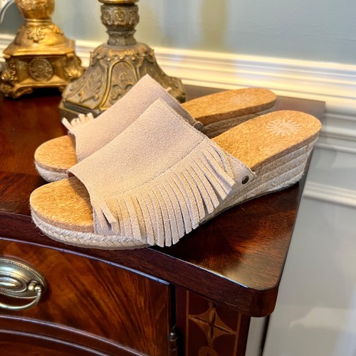 Scarpe sandali donna UGG danesi scamosciati frange zeppa marrone taglia US 8 nuovi senza scatola