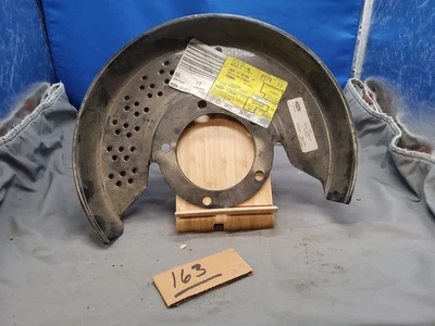 NOS FORD 1976-9 4wd F100/150 BRONCO RH FRONT BRAKE DUST SHIELD D6TZ-2K004-B Foto 1 de 2