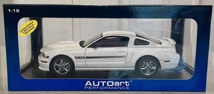 RARE AUTOart 1:18 Ford Mustang GT Coupe '07 California Special White 73111 LtdEd - Picture 1 of 18