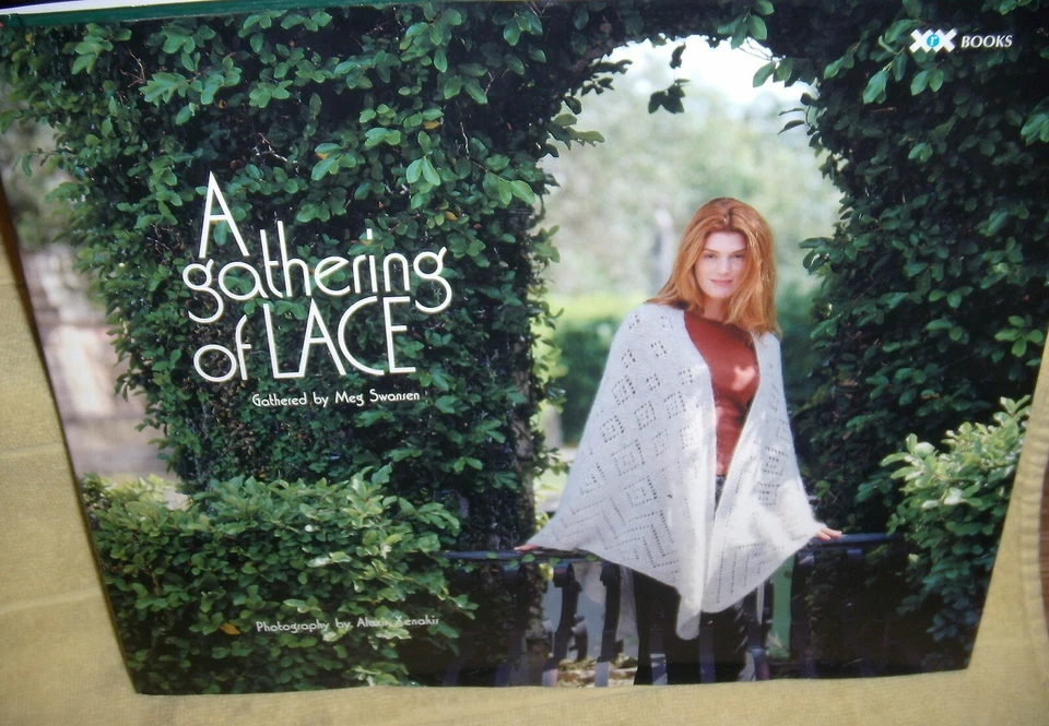A GATHERING OF LACE KNITTING CLOTHS LG BOOK 172 LOTS COLORFUL PICTURES  PATTERNS - Image 1 of 1