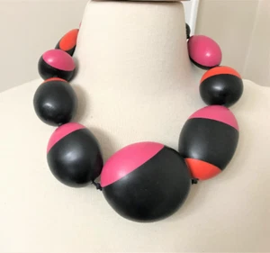 Wunderschöne Statement-Halskette Gerda Lynggaard Monies Ebenholz, Fuchsia & Orange Holz - Bild 1 von 6