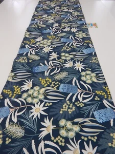 Corredor de mesa hecho a mano Moonlit Natives lona ligera 145 cm x 35 cm - Imagen 1 de 4