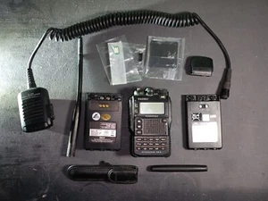 Yaesu VX-8DR Quad-Band Ham Radio w/ GPS Module, Antennas, 3 Batteries, Box - Zdjęcie 1 z 11