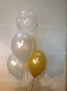 15 Mr & Mrs Pearlised Balloons, Gold & White Wedding (Helium Quality) - Picture 1 of 3