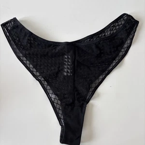 TRIUMPH Spotlight Brasilian Highleg String Gr.44 NEU,schwarz - Bild 1 von 4