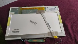 Samsung LTN154X3-L01 15.4" Laptop LCD Screen, tiene rayazo en parte superior - Imagen 1 de 1