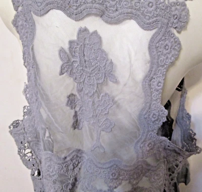 Chaleco UMGEE Volantes Encaje Frente Abierto Sin Mangas Floral Gris Boho M/L Foto 1 de 4
