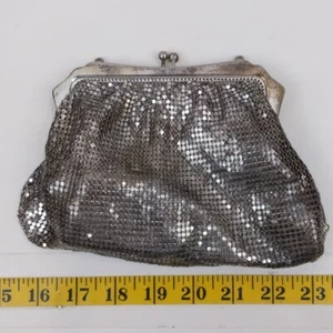 Vintage Silver Mesh Evening Clutch Purse Kiss Lock Made in Hong Kong Retro Bag - Picture 1 of 8