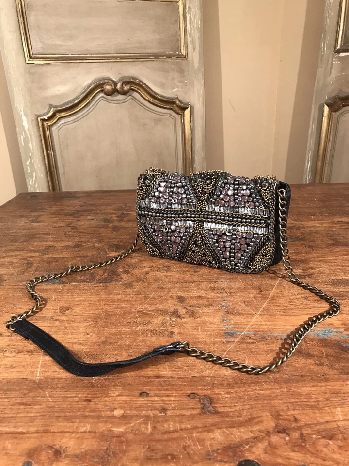 Cartera bandolera Anthropologie Jasper & Jeera con tachuelas para mujer  Foto 1 de 4