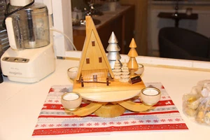 Adventsleuchter Erzgebirge,  mit Teelichter und Räucherhaus - Bild 1 von 3