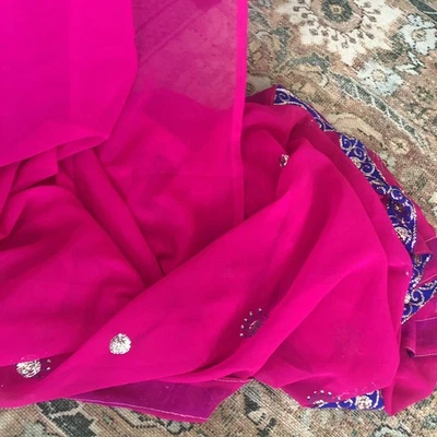 Saree Sari Metallic Sequined Embroidered Floral Scarf Fuchsia Pink ￼Costume 6 Yd - Image 1 of 4