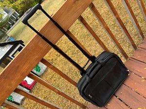 Solo Classic Carrying Case (Roller) for 15.6" Notebook Black D-529-4 Leather - Picture 1 of 12