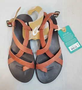 OluKai UPENA Sandale in Zedernholz DK Java Größe US 7 - klassischer Stil & Komfort - NEU - Bild 1 von 10