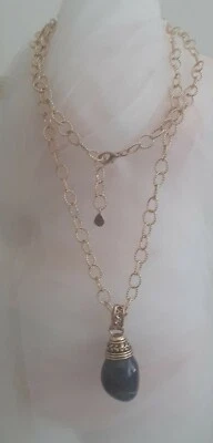 Collar largo texturizado 36" con colgante de piedras preciosas de dumortierita de bronce Studio Barse  Foto 1 de 4