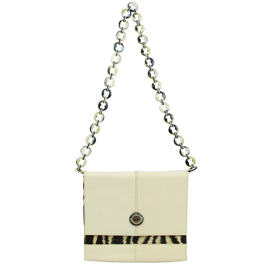 Bolsas Regina Schrecker com designs refinados e chiques - Imagem 1 de 2