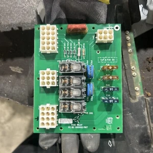 (GOOD USED) CARD ASSEMBLY - FUSE AND RELAY FOR RAYMOND FORKLIFTS 1022159/005 - Picture 1 of 2