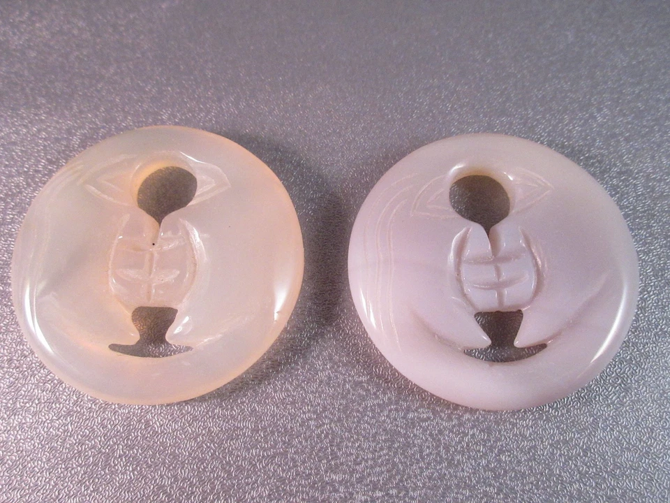 Colgantes Feng Shui de ágata gris tallada 2 piezas Foto 1 de 1