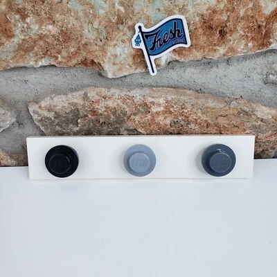 Настенная вешалка для пальто LEGO Brick and Knob 2021 ограниченный выпуск мишень черная серая - Изображение 1 из 4