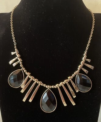 Collar Avon SHA llamativo tono dorado colgante negro imitación lágrima gota Foto 1 de 4