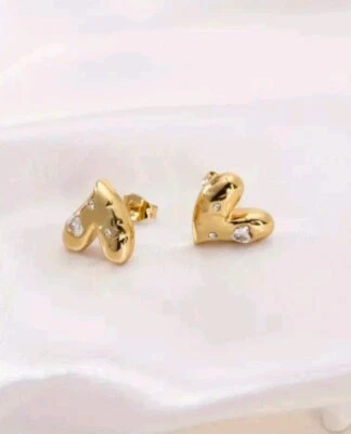 Pendientes De Boton Corazón Mucho Amor Acero Inoxidable Chapado En Oro 18k - Image 1 of 2