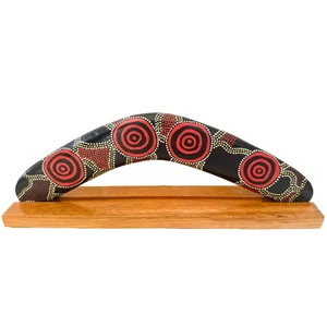 14" / 35cm BOOMERANG + STAND - HARDWOOD - DESERT CAMPS - ABORIGINAL, AUSTRALIA - Imagen 1 de 3
