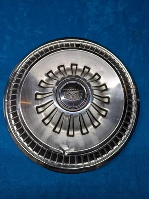 1965 - 1966 Ford Fairlane Hubcap 14" - Imagem 1 de 4