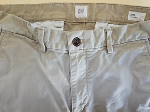 Pantalón chino GAP caqui calce recto para hombre talla 33x32 100 % algodón - Imagen 1 de 3