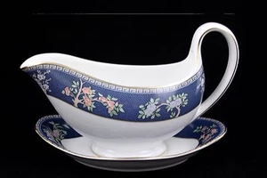 WEDGWOOD BONE CHINA BLUE SIAM PATTERN GRAVY BOAT WITH UNDERPLATE - ENGLAND - Picture 1 of 6