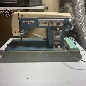 Vintage Zig Zag Vogue Stitch Deluxe Model Spiegel Sewing Machine READ Antique - Picture 1 of 11