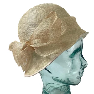 Vintage Hat Box Natural Cream Woven Sinamay Side Bow Cloche Hat One Size - Picture 1 of 7